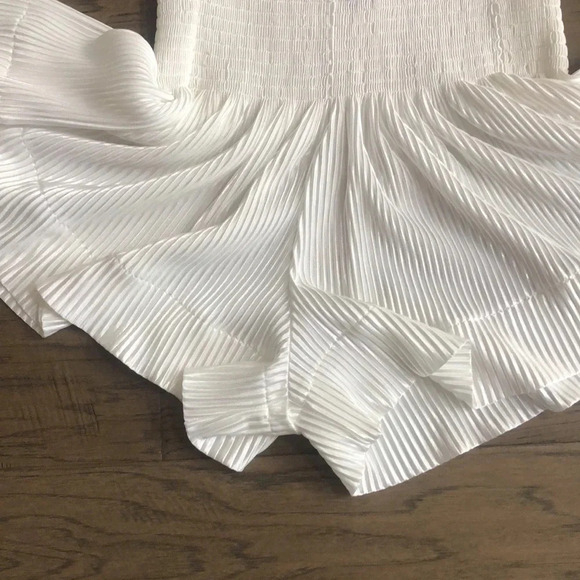 Queen of Sparkles ivory pleated high-waist shorts Small - Picture 6 of 8